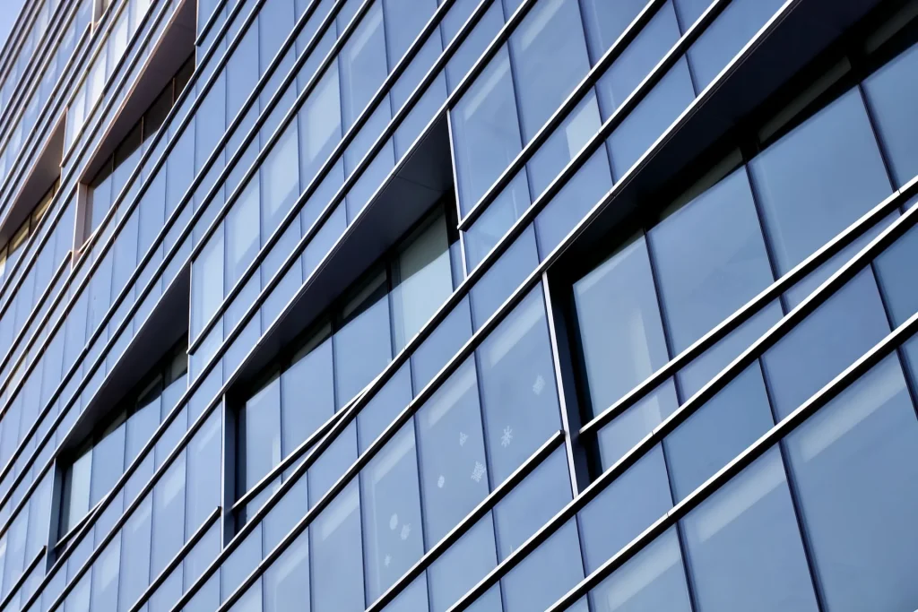 事業内容1・ウィンドーフィルム施工・販売/フィルム剥がし